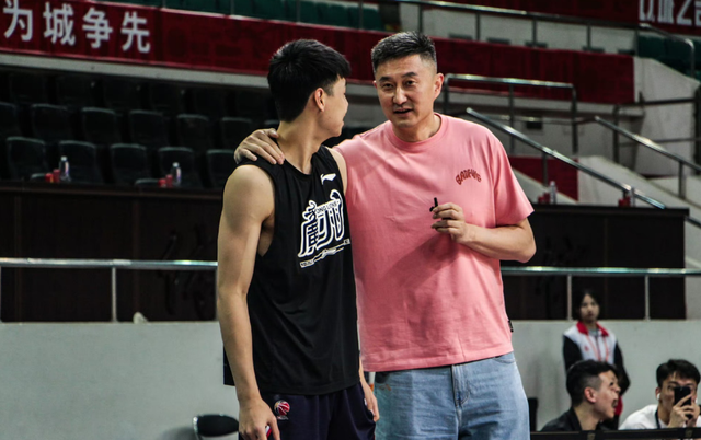 开云-广东男篮惨败！焦泊乔正式亮相，徐杰24分，杜锋遭遇质疑