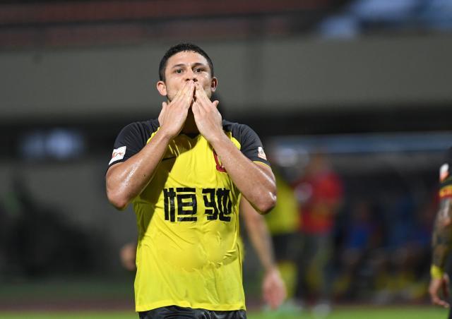 开云注册网址-艾克森帽子戏法继续刷新纪录 13战11球国足靠他了