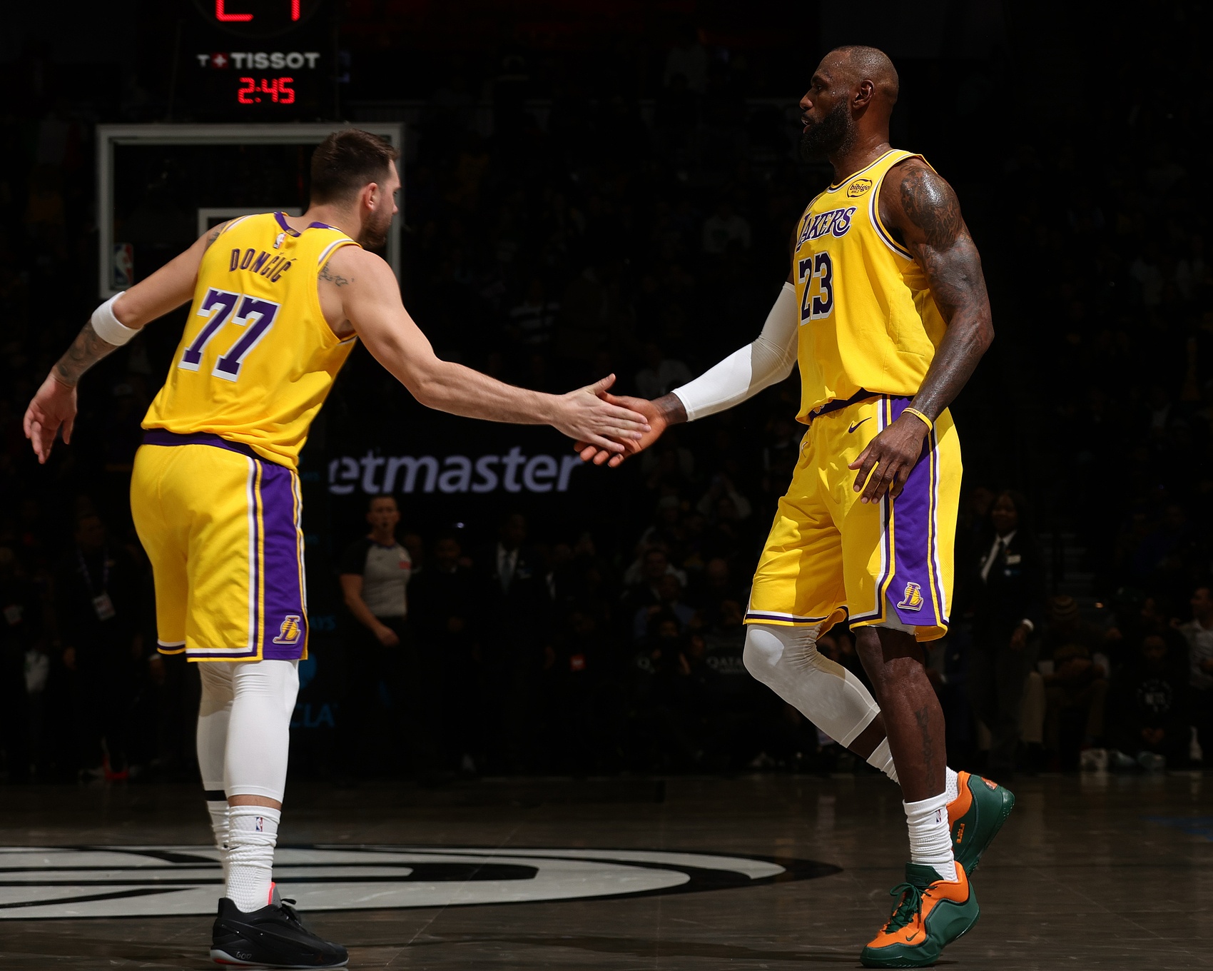 登录入口-这都能赢？湖人全队22失误&amp;詹姆斯8次东契奇5次 76人全队14次