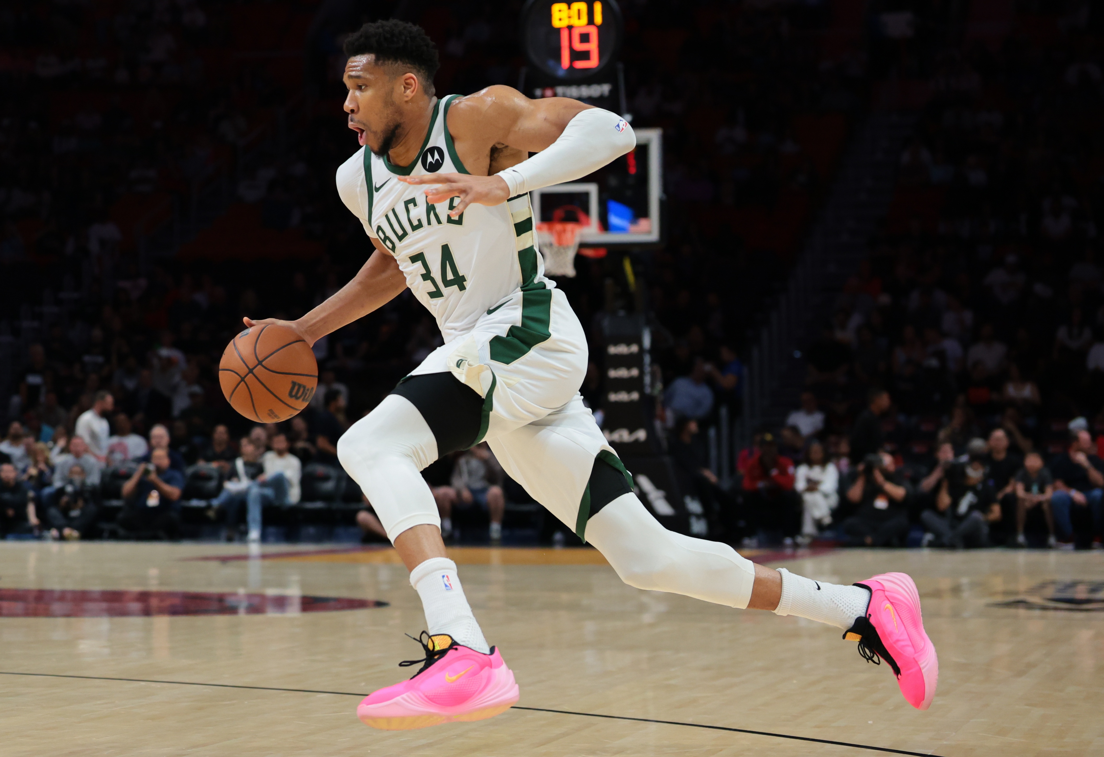 开云-Shams：雄鹿曾认真考虑过热火报价 韦尔+希罗+球员+选秀权换字母